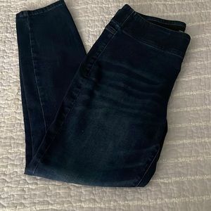 Vera Wang dark blue pull up stretch denim jeggings. Size 10. Elastic waist band.